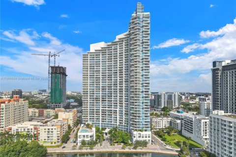 Кондоминиум с 3 спальнями в Майами, Флорида № 1968182