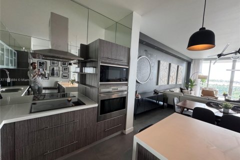 Снять в аренду кондоминиум в Майами, Флорида 3 спальни, 158.68м2, № 1968182 - фото 12