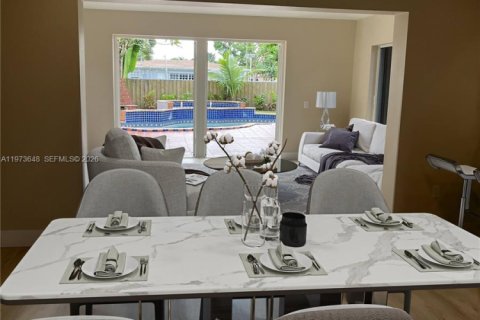 House in North Miami Beach, Florida 3 bedrooms, 109.25 sq.m. № 2033321 - photo 9