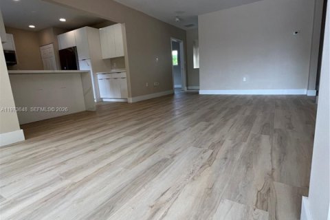 House in North Miami Beach, Florida 3 bedrooms, 109.25 sq.m. № 2033321 - photo 20