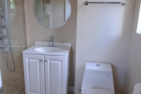 House in North Miami Beach, Florida 3 bedrooms, 109.25 sq.m. № 2033321 - photo 23