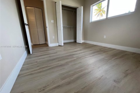 House in North Miami Beach, Florida 3 bedrooms, 109.25 sq.m. № 2033321 - photo 19