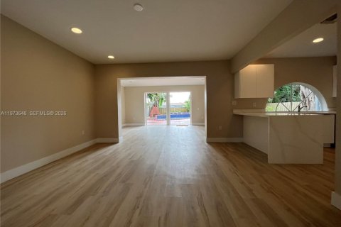 House in North Miami Beach, Florida 3 bedrooms, 109.25 sq.m. № 2033321 - photo 5