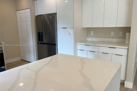 House in North Miami Beach, Florida 3 bedrooms, 109.25 sq.m. № 2033321 - photo 12