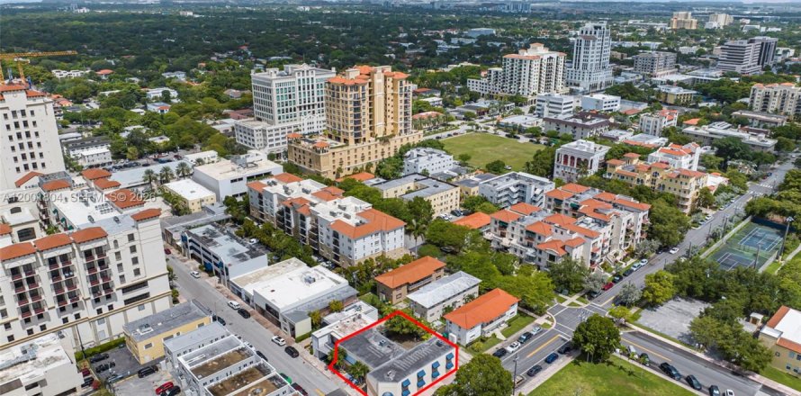 Immobilier commercial à Coral Gables, Floride № 2170276