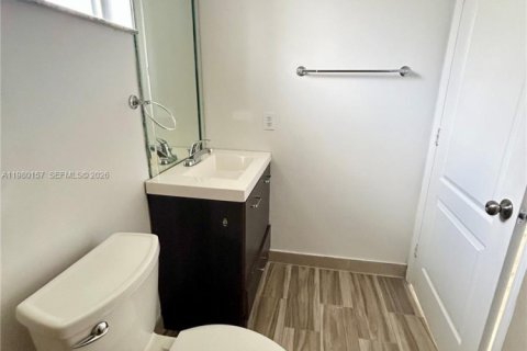 Casa en alquiler en Miami, Florida, 3 dormitorios, 109.62 m2 № 2045054 - foto 7