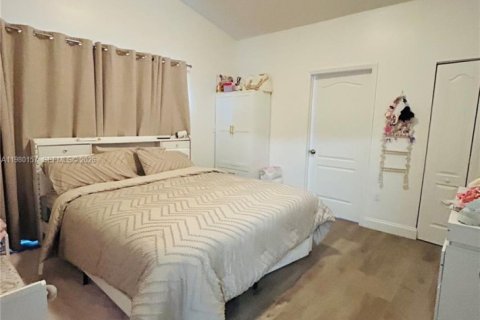 Casa en alquiler en Miami, Florida, 3 dormitorios, 109.62 m2 № 2045054 - foto 4