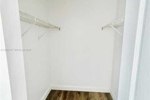 Casa en alquiler en Miami, Florida, 3 dormitorios, 109.62 m2 № 2045054 - foto 5