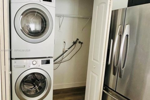 Casa en alquiler en Miami, Florida, 3 dormitorios, 109.62 m2 № 2045054 - foto 18