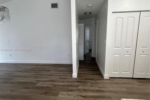 Casa en alquiler en Miami, Florida, 3 dormitorios, 109.62 m2 № 2045054 - foto 13