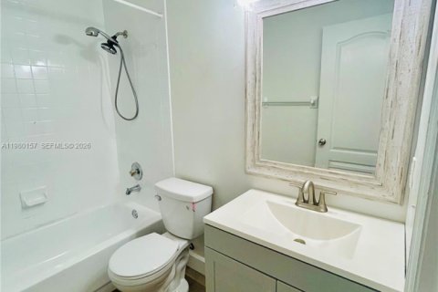 Casa en alquiler en Miami, Florida, 3 dormitorios, 109.62 m2 № 2045054 - foto 16