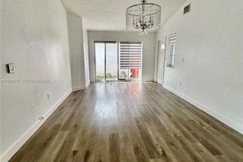 Casa en alquiler en Miami, Florida, 3 dormitorios, 109.62 m2 № 2045054 - foto 10