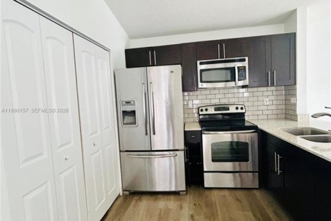 Casa en alquiler en Miami, Florida, 3 dormitorios, 109.62 m2 № 2045054 - foto 9