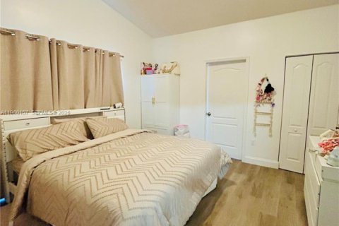 Casa en alquiler en Miami, Florida, 3 dormitorios, 109.62 m2 № 2045054 - foto 2