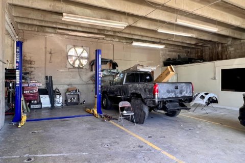 Immobilier commercial à vendre à Hialeah, Floride № 1934248 - photo 12