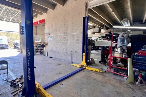 Immobilier commercial à vendre à Hialeah, Floride № 1934248 - photo 3