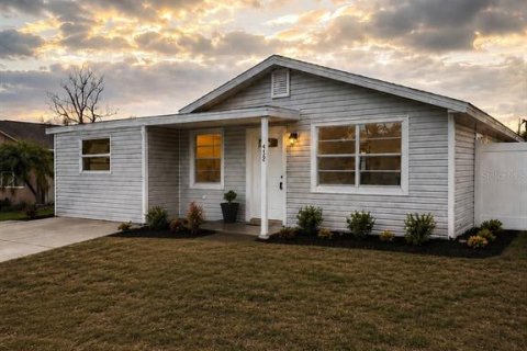 House in New Port Richey, Florida 3 bedrooms, 120.77 sq.m. № 2151022
