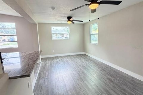 House in New Port Richey, Florida 3 bedrooms, 120.77 sq.m. № 2151022 - photo 20
