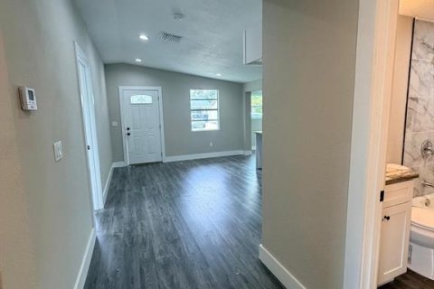 House in New Port Richey, Florida 3 bedrooms, 120.77 sq.m. № 2151022 - photo 17