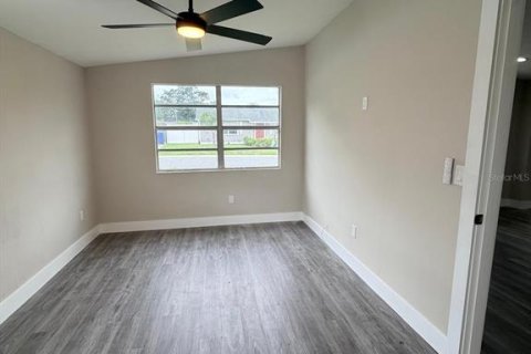 House in New Port Richey, Florida 3 bedrooms, 120.77 sq.m. № 2151022 - photo 12