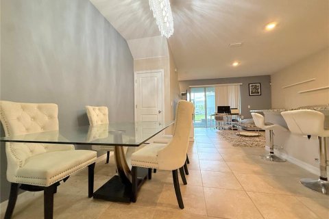 Townhouse in Sarasota, Florida 3 bedrooms, 160.26 sq.m. № 2239539 - photo 4
