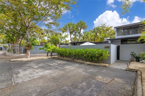 Townhouse in Miami Lakes, Florida 2 bedrooms, 81.94 sq.m. № 2059592 - photo 20