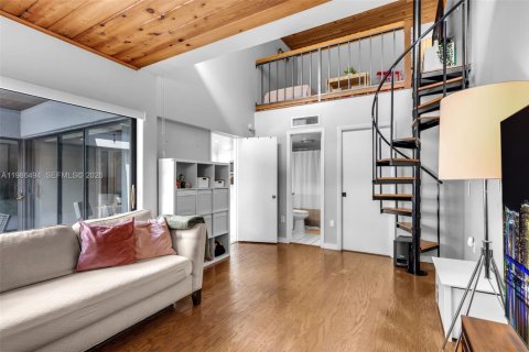 Townhouse in Miami Lakes, Florida 2 bedrooms, 81.94 sq.m. № 2059592 - photo 9