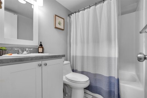 Townhouse in Miami Lakes, Florida 2 bedrooms, 81.94 sq.m. № 2059592 - photo 15