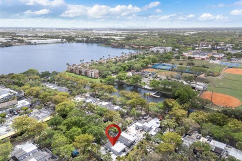 Townhouse in Miami Lakes, Florida 2 bedrooms, 81.94 sq.m. № 2059592 - photo 25