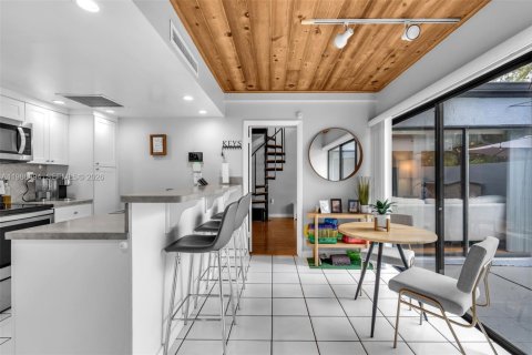 Townhouse in Miami Lakes, Florida 2 bedrooms, 81.94 sq.m. № 2059592 - photo 3