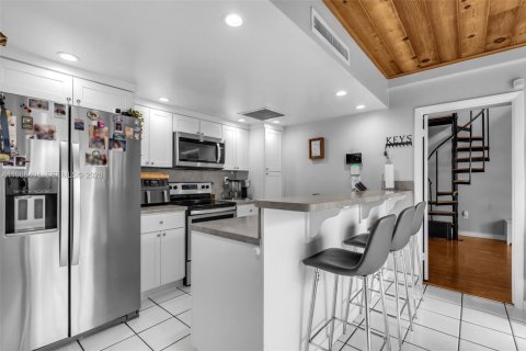 Townhouse in Miami Lakes, Florida 2 bedrooms, 81.94 sq.m. № 2059592 - photo 6