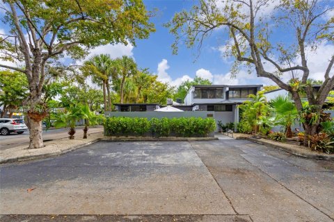 Townhouse in Miami Lakes, Florida 2 bedrooms, 81.94 sq.m. № 2059592