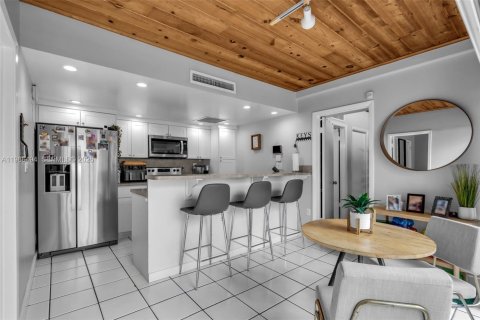 Townhouse in Miami Lakes, Florida 2 bedrooms, 81.94 sq.m. № 2059592 - photo 4