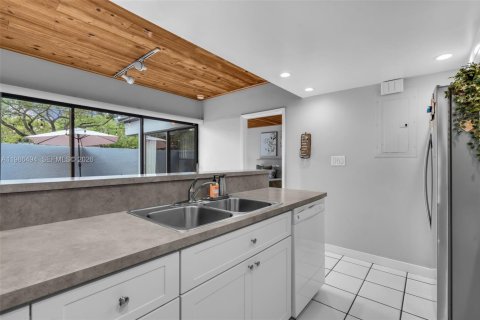 Townhouse in Miami Lakes, Florida 2 bedrooms, 81.94 sq.m. № 2059592 - photo 7