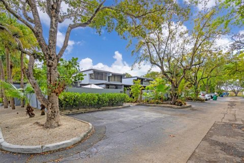 Townhouse in Miami Lakes, Florida 2 bedrooms, 81.94 sq.m. № 2059592 - photo 19