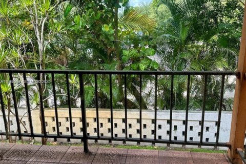 Condo in Miami Lakes, Florida, 2 bedrooms  № 1994887 - photo 20