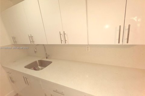 Condo in Miami Lakes, Florida, 2 bedrooms  № 1994887 - photo 6