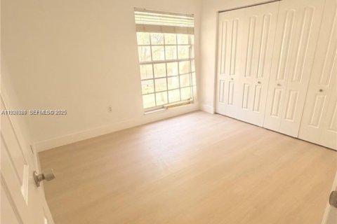 Condo in Miami Lakes, Florida, 2 bedrooms  № 1994887 - photo 13