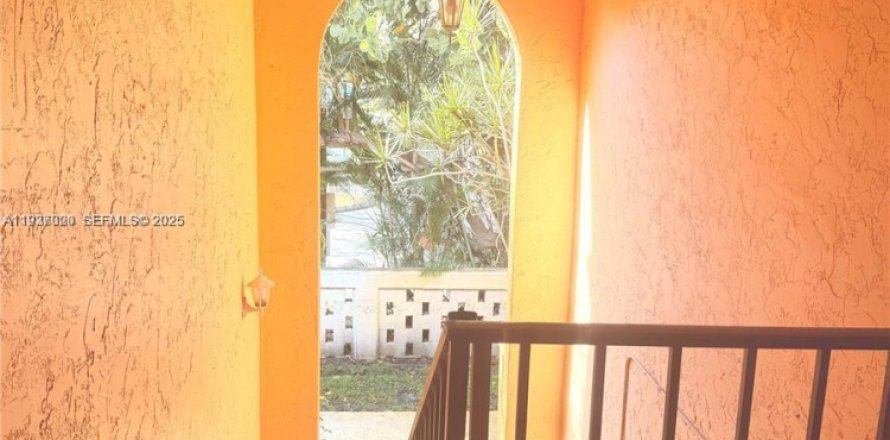 Condo in Miami Lakes, Florida, 2 bedrooms  № 1994887