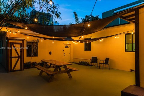 House in Miami, Florida 5 bedrooms, 135.73 sq.m. № 2042692 - photo 15