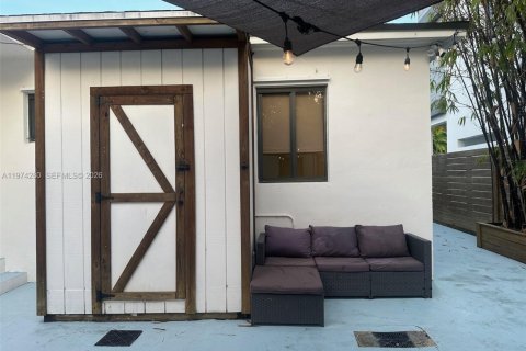 House in Miami, Florida 5 bedrooms, 135.73 sq.m. № 2042692 - photo 7