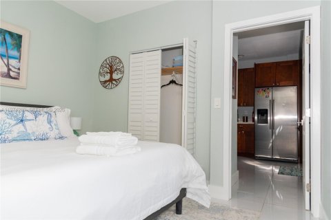 House in Miami, Florida 5 bedrooms, 135.73 sq.m. № 2042692 - photo 10