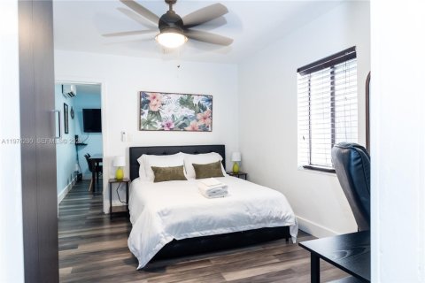 House in Miami, Florida 5 bedrooms, 135.73 sq.m. № 2042692 - photo 22