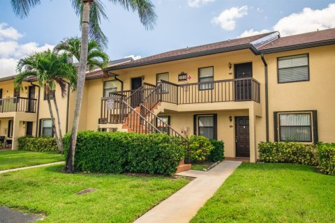 Condo in Lake Worth, Florida, 2 bedrooms № 2188702 - photo 3