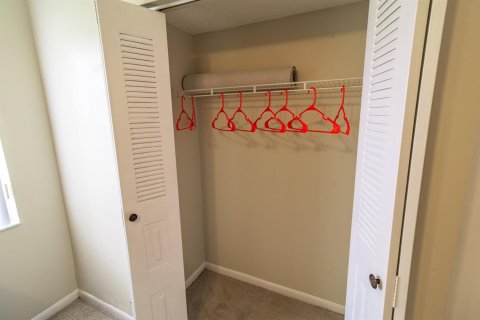 Condo in Lake Worth, Florida, 2 bedrooms № 2188702 - photo 22