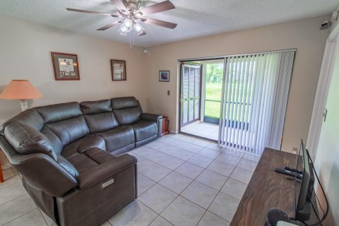 Condo in Lake Worth, Florida, 2 bedrooms № 2188702 - photo 26