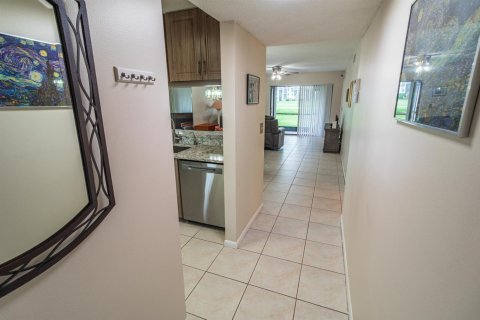 Condo in Lake Worth, Florida, 2 bedrooms № 2188702 - photo 11
