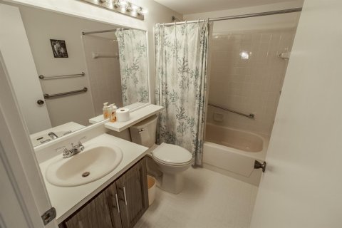 Condo in Lake Worth, Florida, 2 bedrooms № 2188702 - photo 19