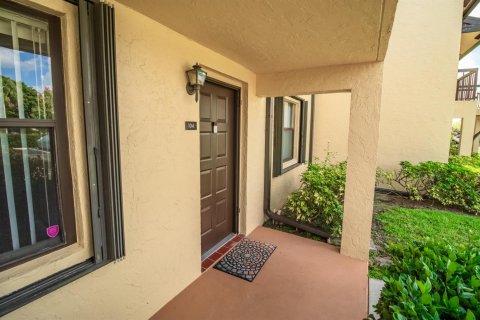 Condo in Lake Worth, Florida, 2 bedrooms № 2188702 - photo 6
