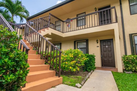Condo in Lake Worth, Florida, 2 bedrooms № 2188702 - photo 4